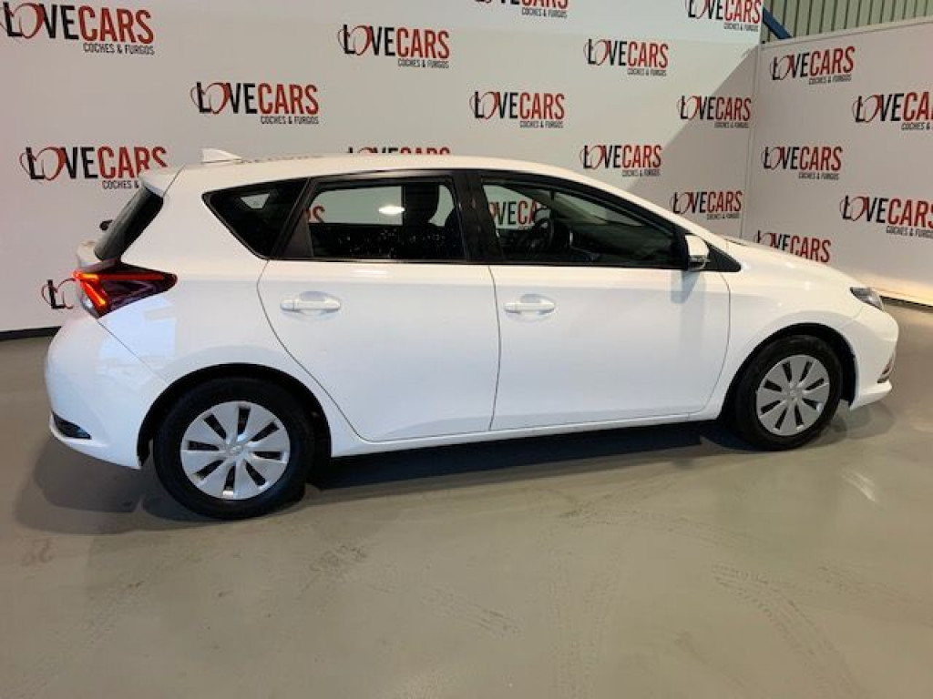 TOYOTA AURIS 1.4 D-4D BUSINESS 90CV de segunda mano