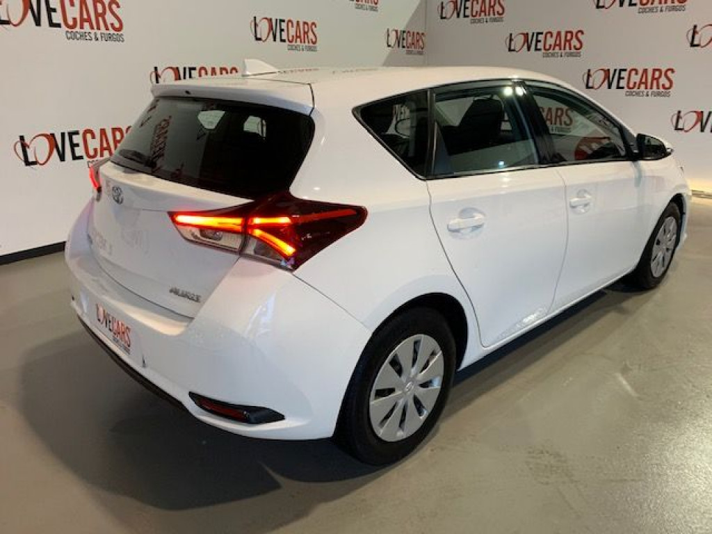 TOYOTA AURIS 1.4 D-4D BUSINESS 90CV de segunda mano