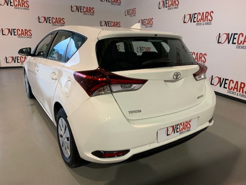 TOYOTA AURIS 1.4 D-4D BUSINESS 90CV de segunda mano