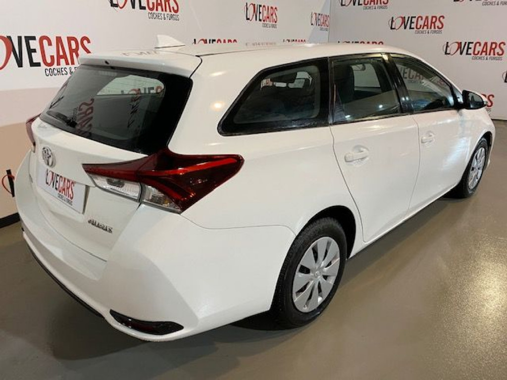 TOYOTA AURIS 1.4D-4D BUSINESS FAMILIAR 90 de segunda mano