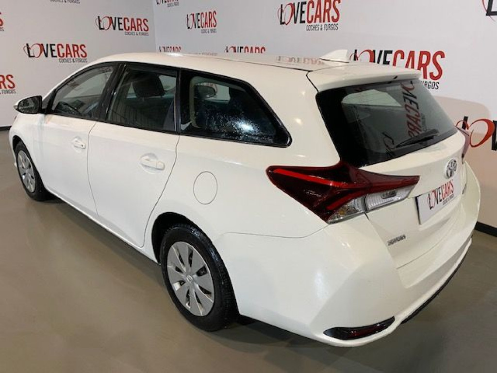 TOYOTA AURIS 1.4D-4D BUSINESS FAMILIAR 90 de segunda mano