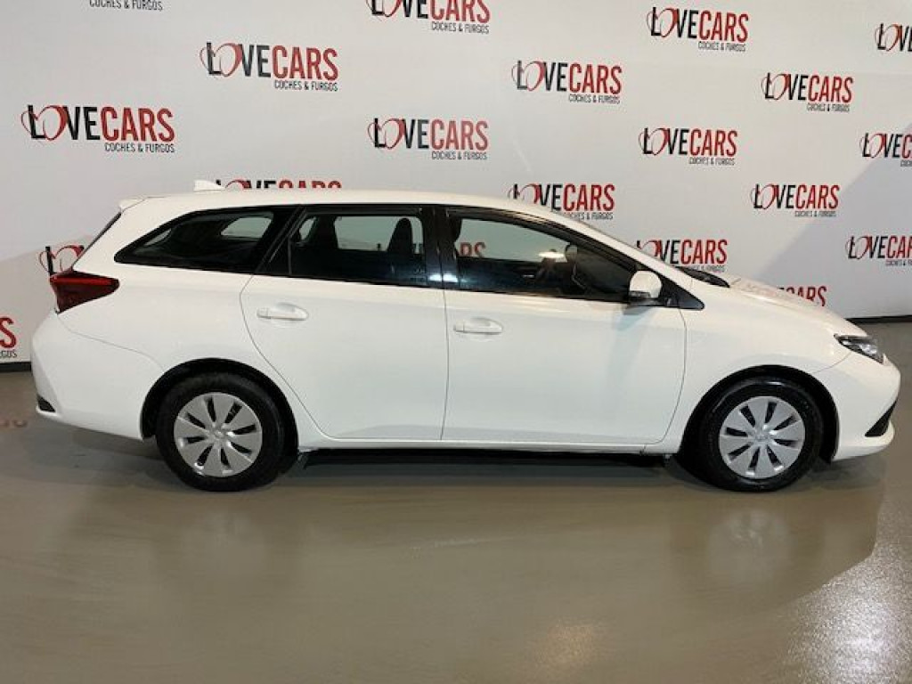 TOYOTA AURIS 1.4D-4D BUSINESS FAMILIAR 90 de segunda mano