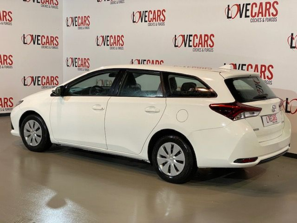 TOYOTA AURIS 1.4D-4D BUSINESS FAMILIAR 90 de segunda mano