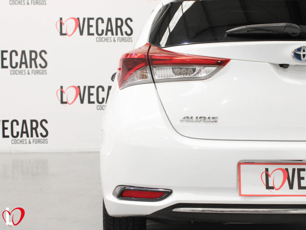 TOYOTA AURIS 1.8 AUTOM. HYBRID FEEL EDITION 140 de segunda mano