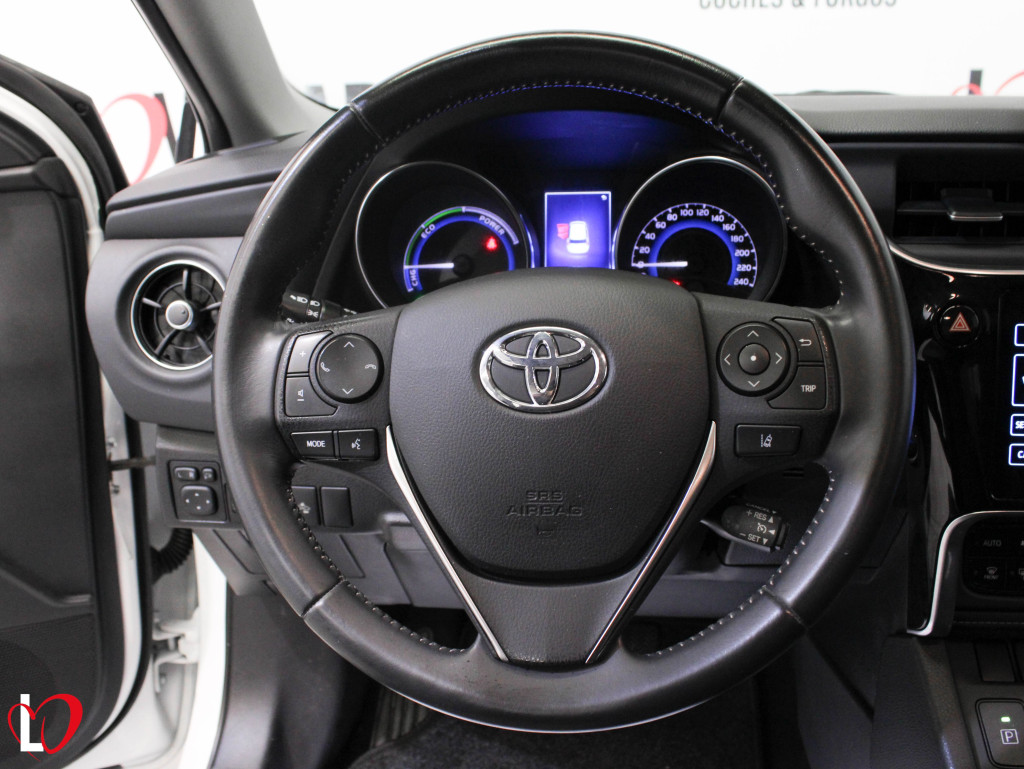TOYOTA AURIS 1.8 AUTOM. HYBRID FEEL EDITION 140 de segunda mano