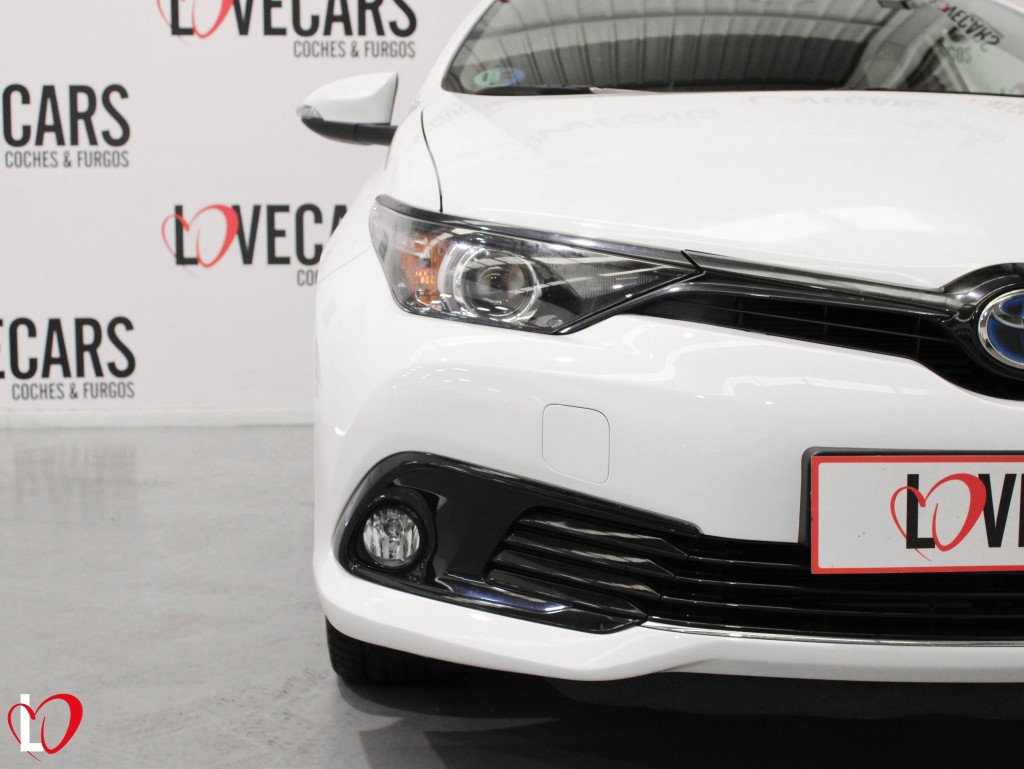 TOYOTA AURIS 1.8 AUTOM. HYBRID FEEL EDITION 140 de segunda mano