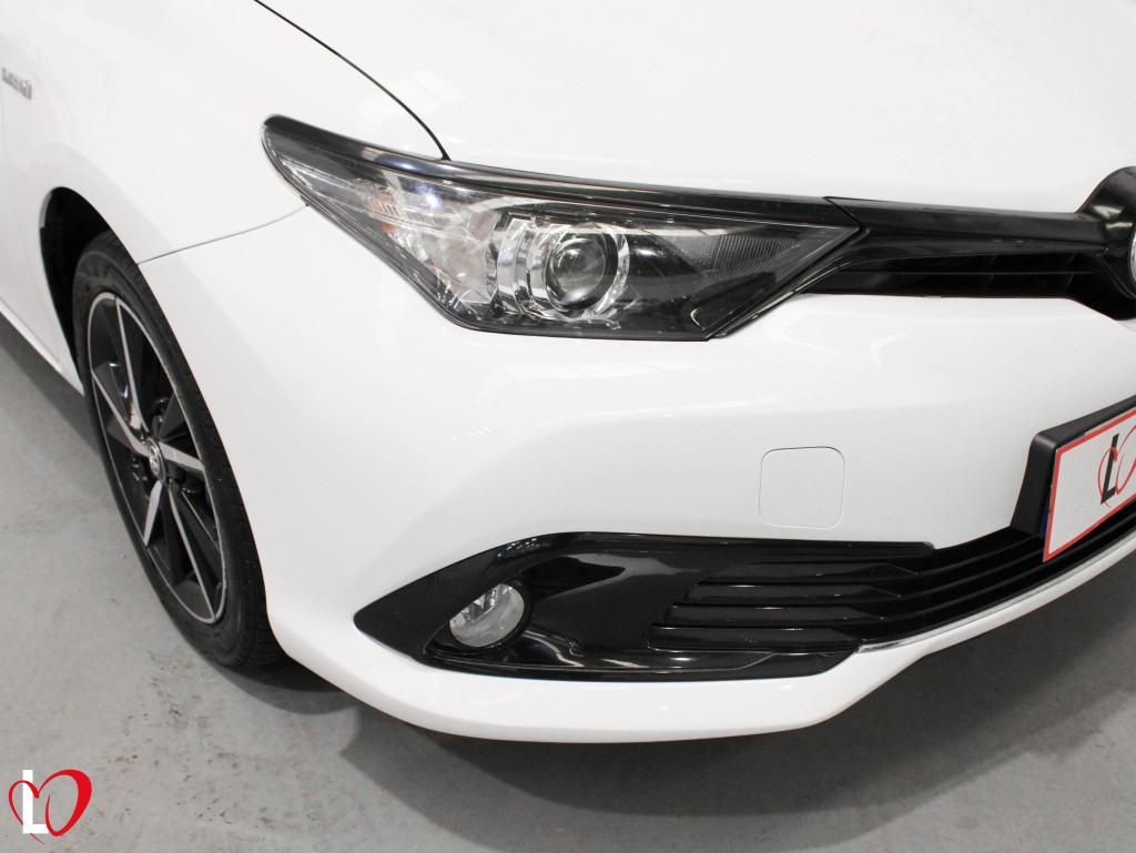 TOYOTA AURIS 1.8 AUTOM. HYBRID FEEL EDITION 140 de segunda mano