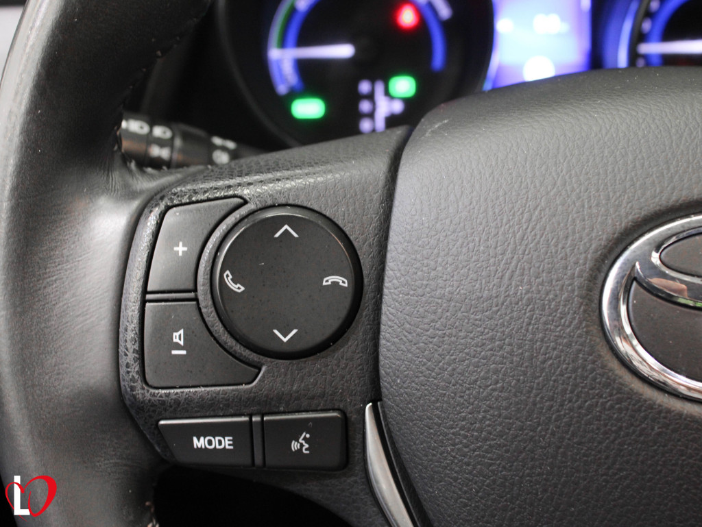 TOYOTA AURIS 1.8 AUTOM. HYBRID FEEL EDITION 140 de segunda mano