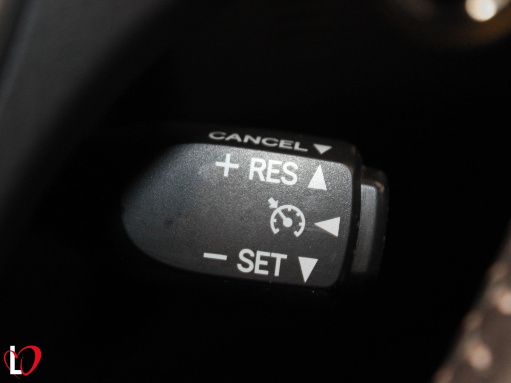 TOYOTA AURIS 1.8 AUTOM. HYBRID FEEL EDITION 140 de segunda mano