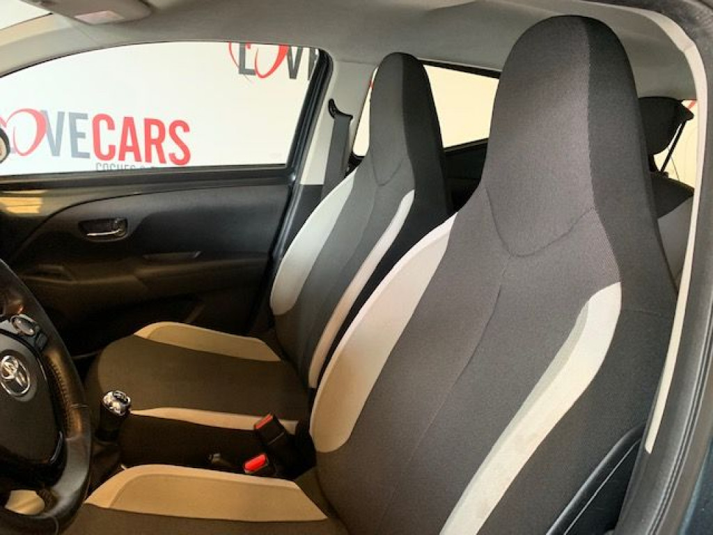 TOYOTA AYGO 1.0 70 X-PLAY de segunda mano