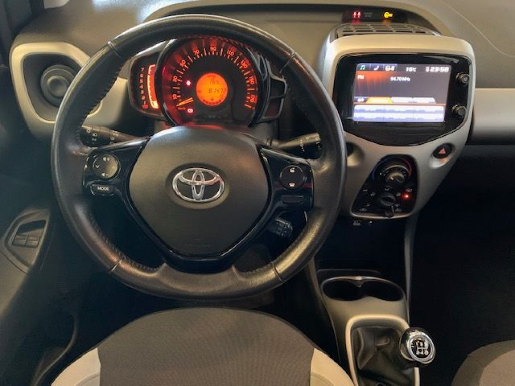 TOYOTA AYGO 1.0 70 X-PLAY de segunda mano