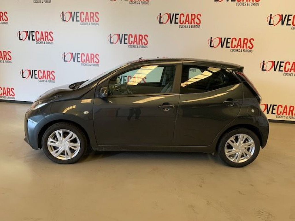 TOYOTA AYGO 1.0 70 X-PLAY de segunda mano