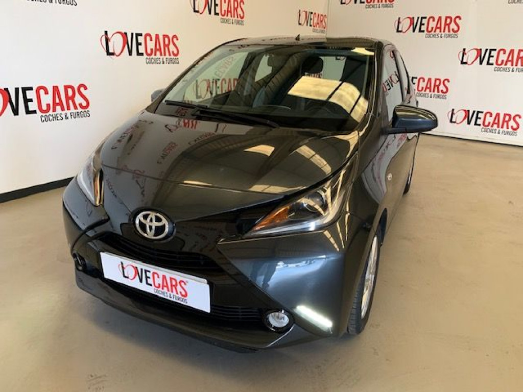 TOYOTA AYGO 1.0 70 X-PLAY de segunda mano