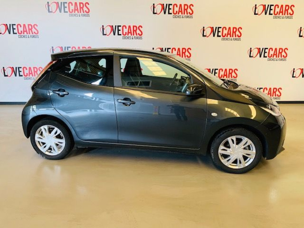 TOYOTA AYGO 1.0 70 X-PLAY de segunda mano