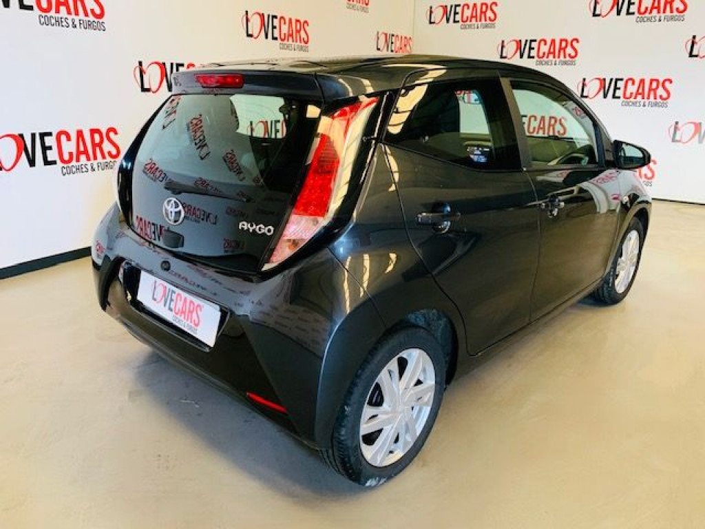 TOYOTA AYGO 1.0 70 X-PLAY de segunda mano