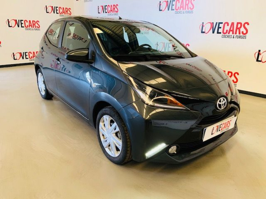 TOYOTA AYGO 1.0 70 X-PLAY de segunda mano