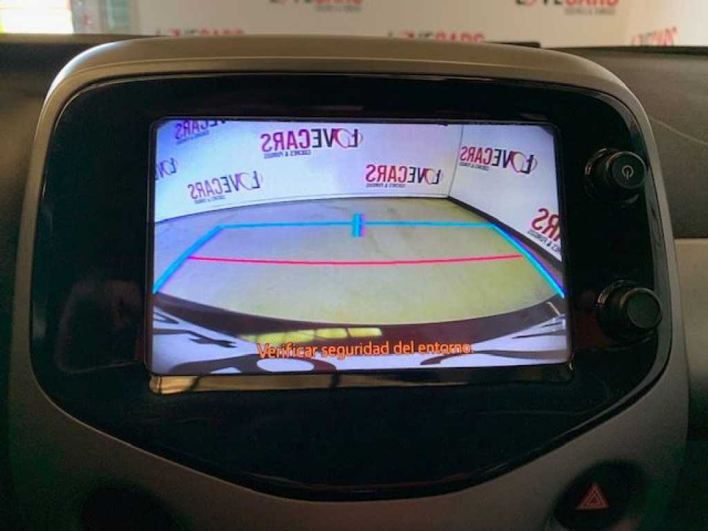 TOYOTA AYGO 1.0 70 X-PLAY de segunda mano