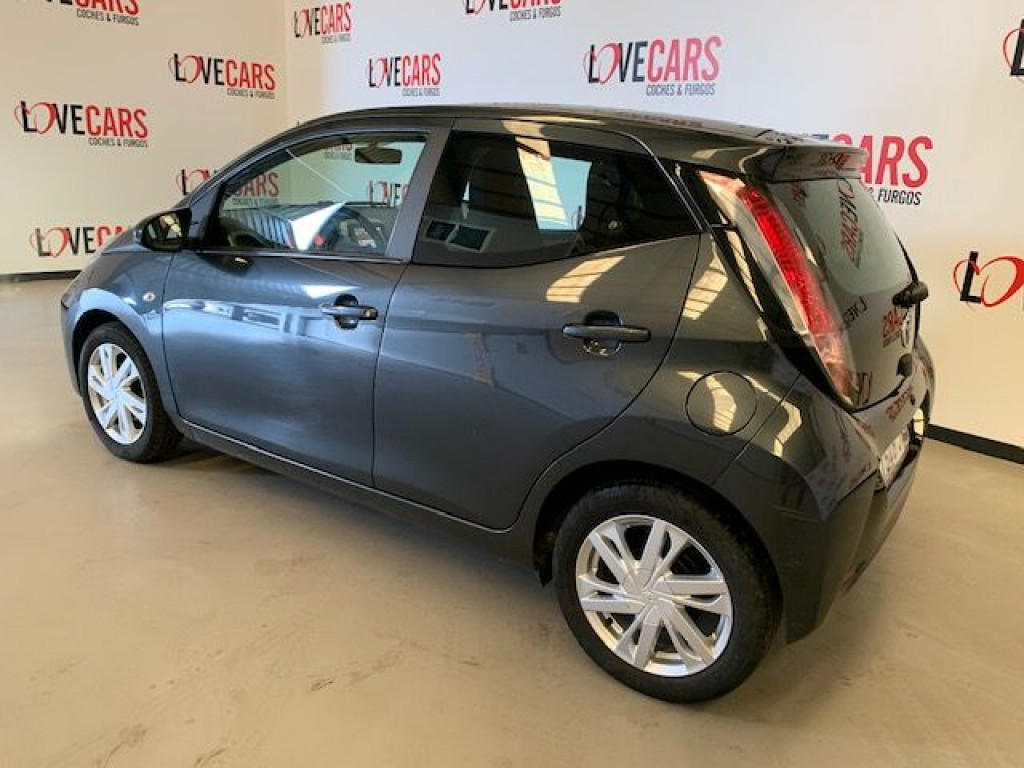 TOYOTA AYGO 1.0 70 X-PLAY de segunda mano