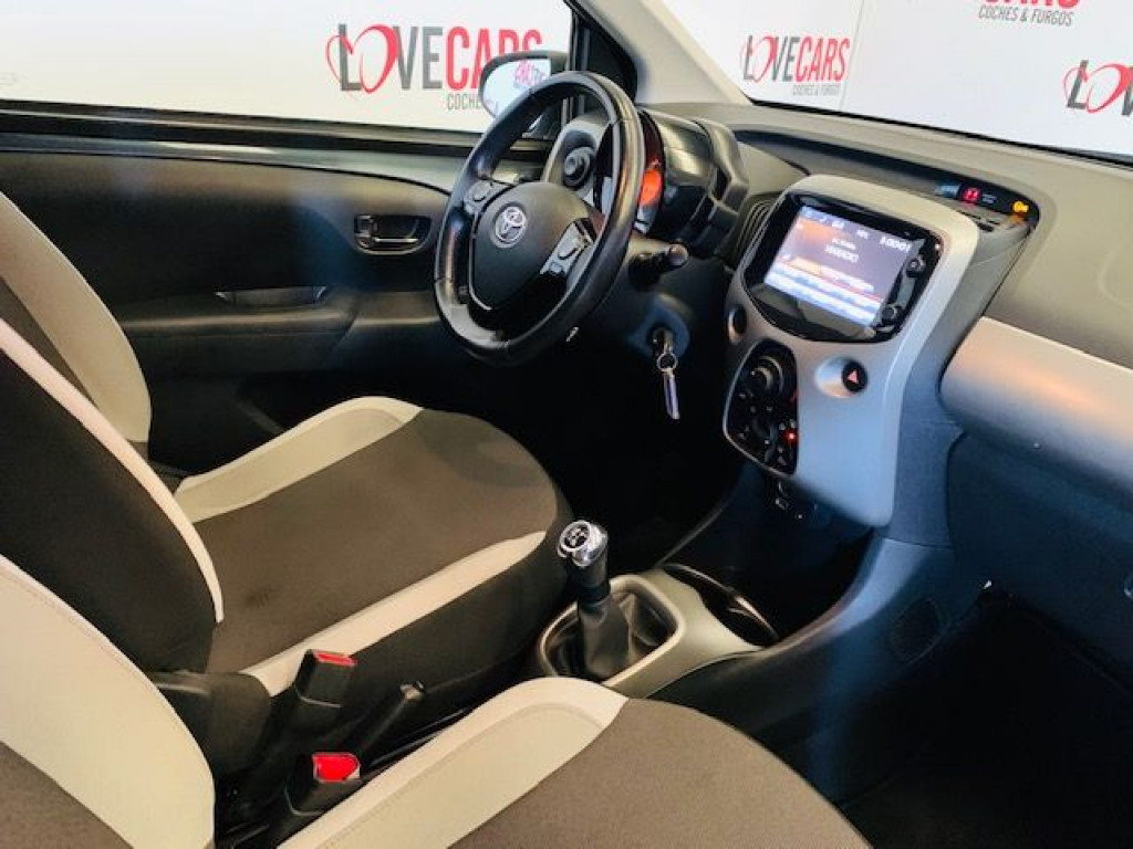 TOYOTA AYGO 1.0 70 X-PLAY de segunda mano