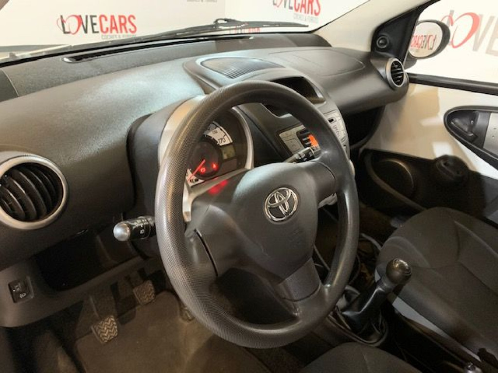 TOYOTA AYGO 5P 70 LIVE de segunda mano