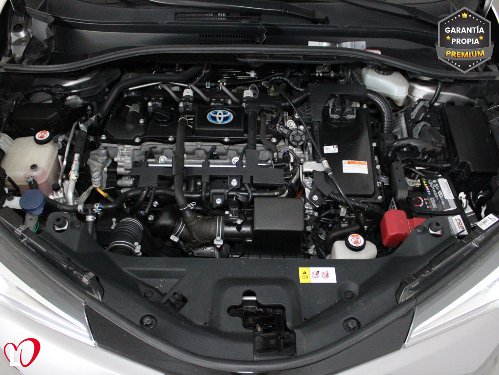 TOYOTA C-HR 1.8 HYBRID ADVANCE 125 de segunda mano