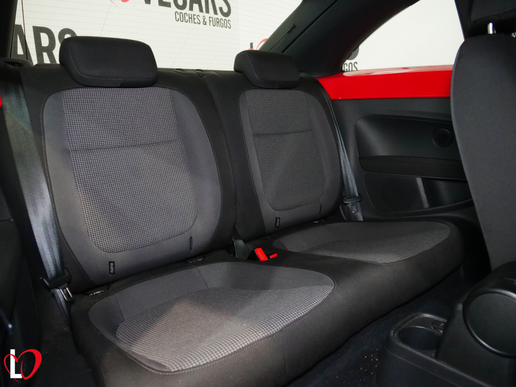 VOLKSWAGEN BEETLE 2.0 TDI DSG SPORT 140 de segunda mano