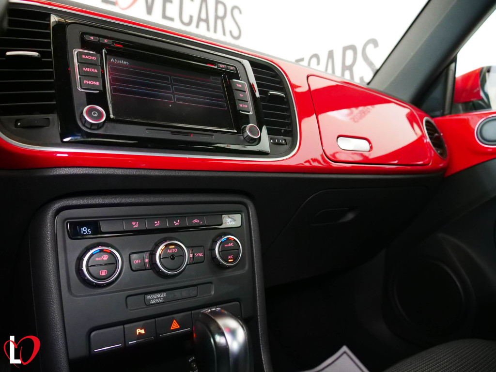 VOLKSWAGEN BEETLE 2.0 TDI DSG SPORT 140 de segunda mano