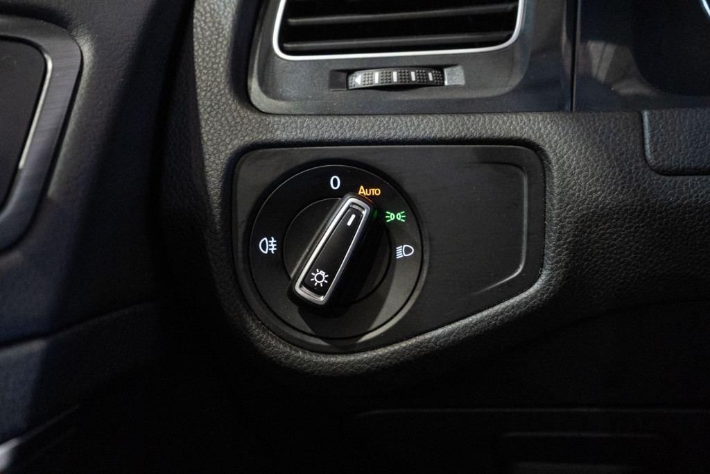 VOLKSWAGEN eGOLF ePOWER 100KW 136CV de segunda mano