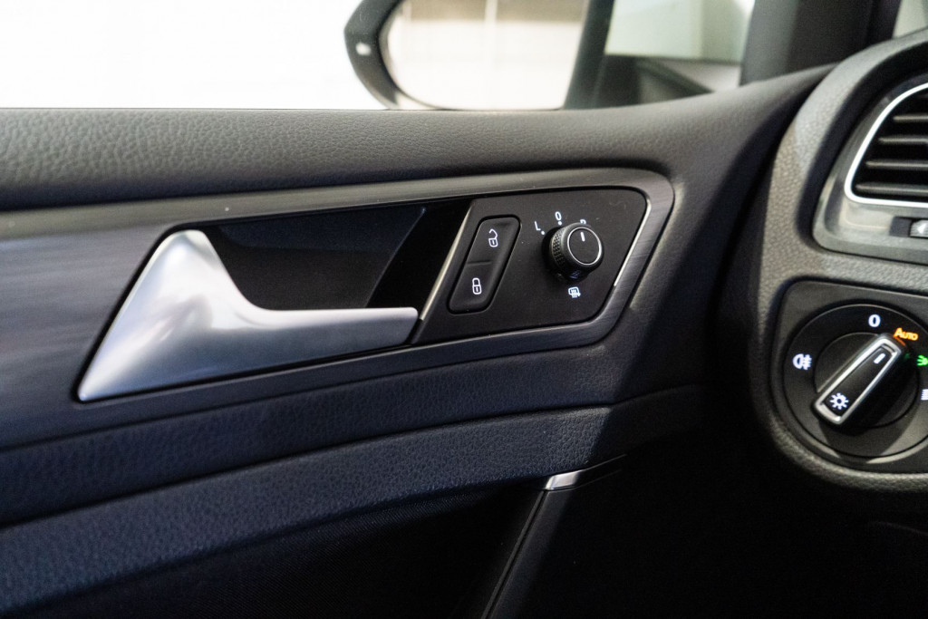 VOLKSWAGEN eGOLF ePOWER 100KW 136CV de segunda mano