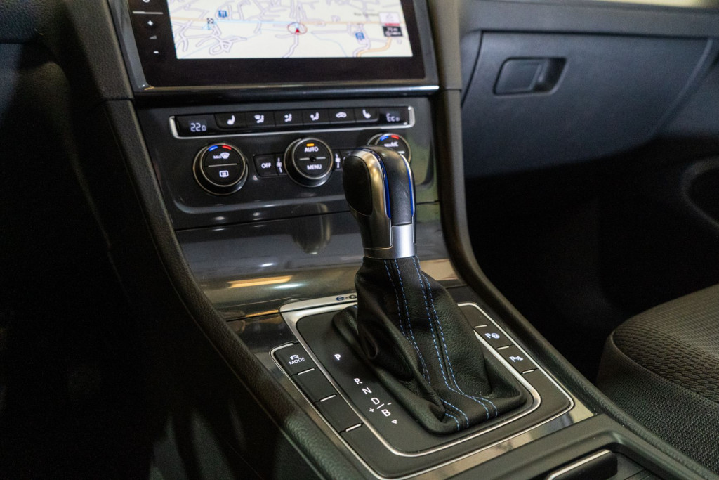 VOLKSWAGEN eGOLF ePOWER 100KW 136CV de segunda mano