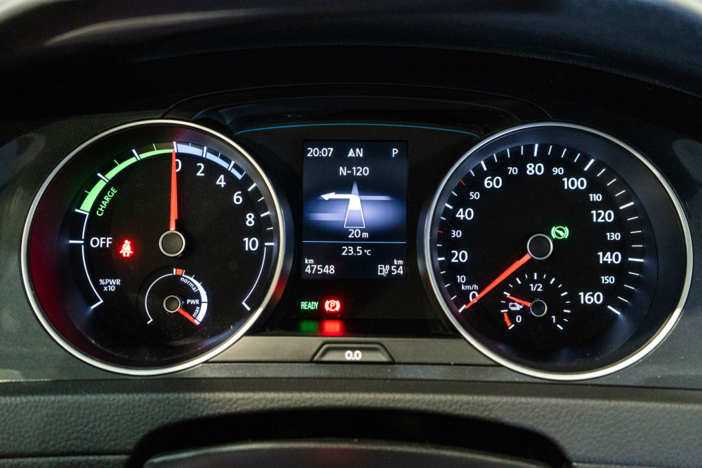 VOLKSWAGEN eGOLF ePOWER 100KW 136CV de segunda mano