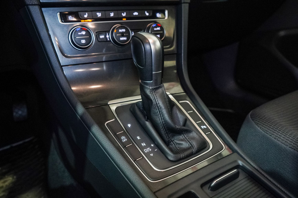 VOLKSWAGEN GOLF 2.0 TDI DSG COMFORTLINE 150 de segunda mano