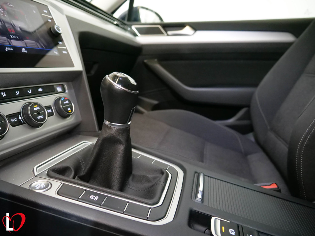 VOLKSWAGEN PASSAT VARIANT 2.0 TDI ADVANCE 6 VEL 150 de segunda mano