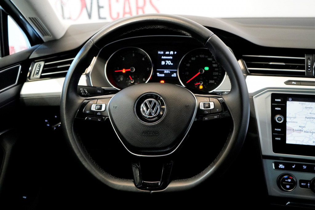 VOLKSWAGEN PASSAT VARIANT 2.0 TDI DSG-7 COMFORTLINE 150 de segunda mano