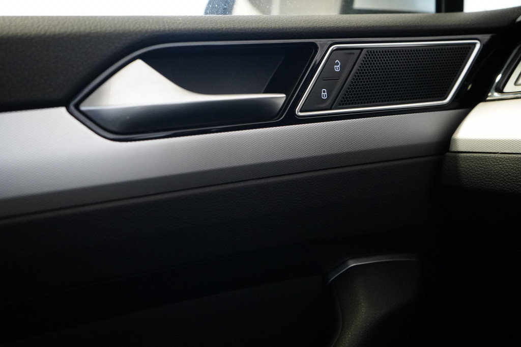 VOLKSWAGEN PASSAT VARIANT 2.0 TDI DSG-7 COMFORTLINE 150 de segunda mano