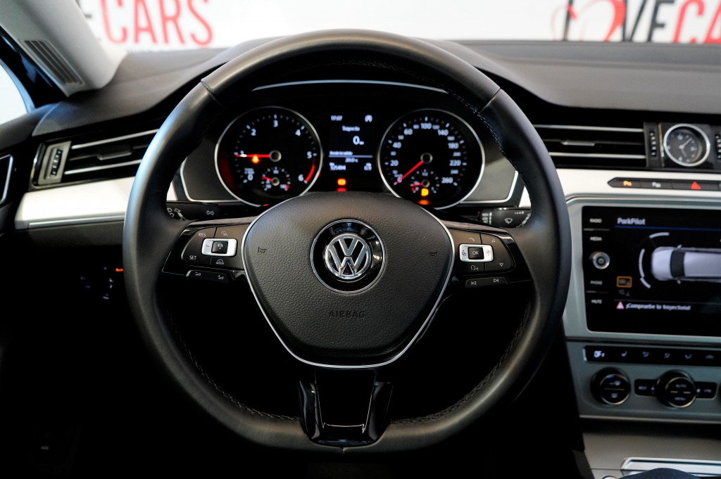 VOLKSWAGEN PASSAT VARIANT 2.0TDI CONFORTLINE 190 de segunda mano