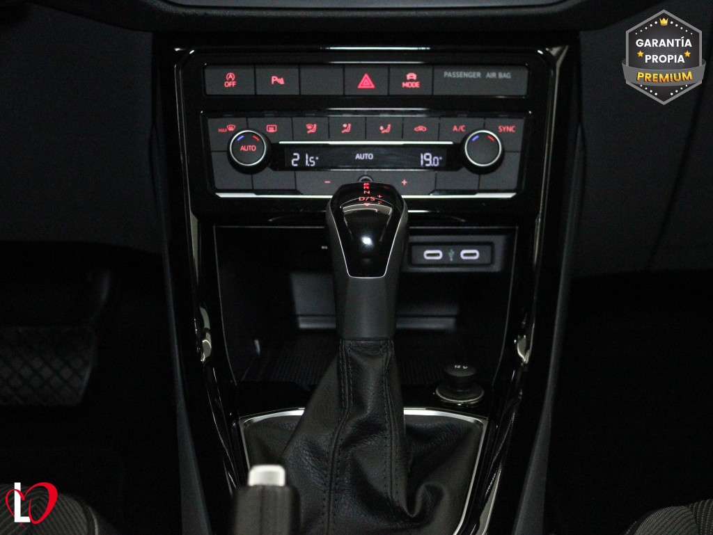 VOLKSWAGEN T-CROSS 1.0 TSI DSG7 SPORT 110 de segunda mano