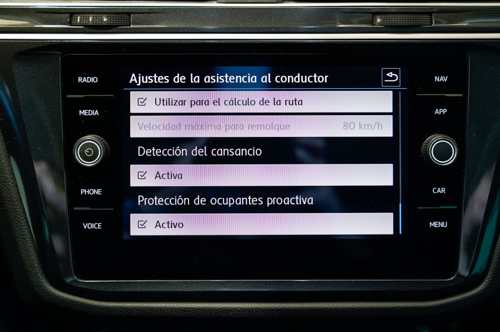 VOLKSWAGEN TIGUAN 2.0 TDI DSG 4 MOTION SPORT 150 TECHO de segunda mano