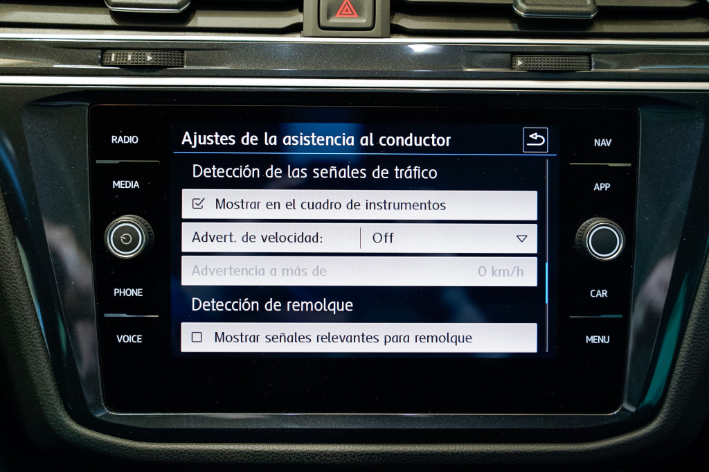 VOLKSWAGEN TIGUAN 2.0 TDI DSG 4 MOTION SPORT 150 TECHO de segunda mano