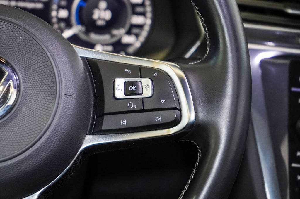 VOLKSWAGEN TIGUAN 2.0 TDI DSG R-LINE 150 de segunda mano