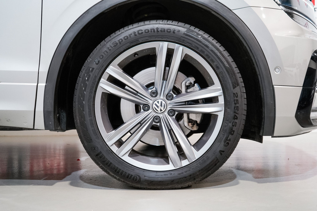 VOLKSWAGEN TIGUAN 2.0 TDI DSG R-LINE 4 MOTION 190 de segunda mano