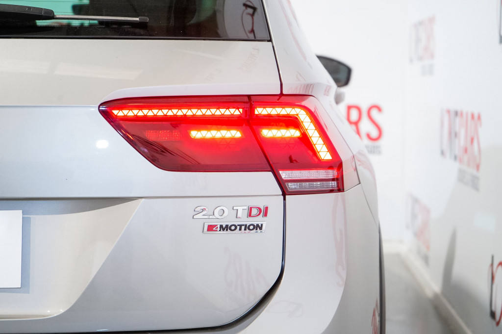 VOLKSWAGEN TIGUAN 2.0 TDI DSG R-LINE 4 MOTION 190 de segunda mano