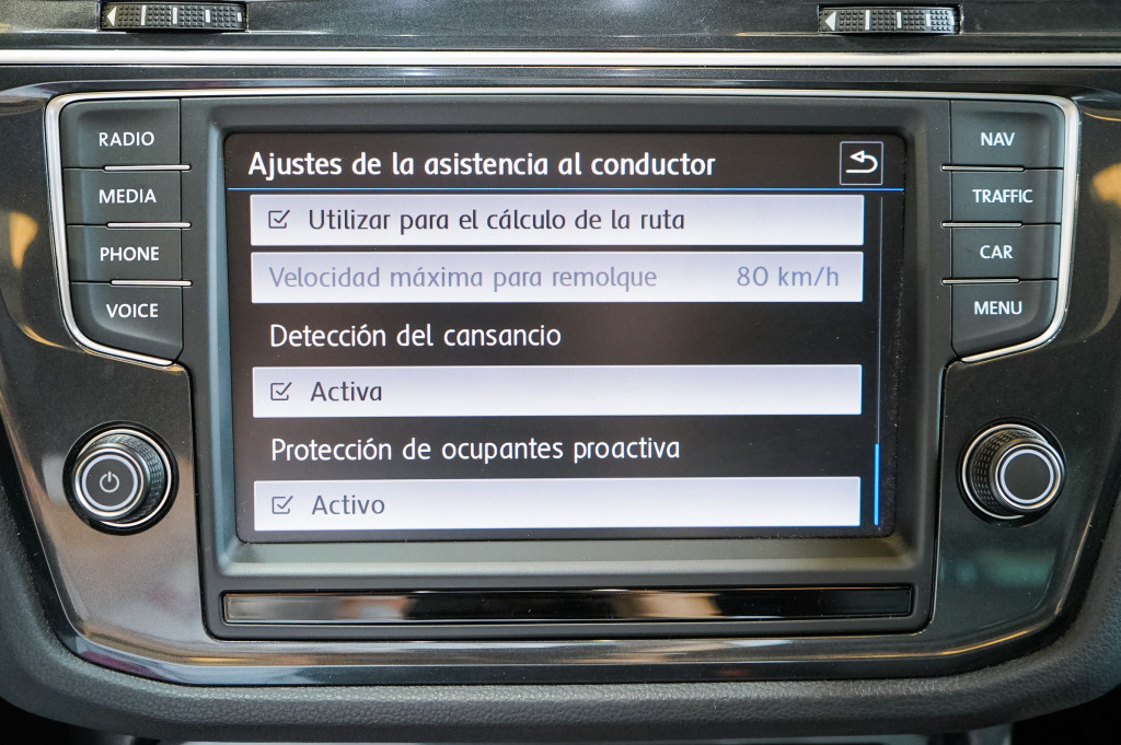 VOLKSWAGEN TIGUAN 2.0 TDI DSG R-LINE 4 MOTION 190 de segunda mano