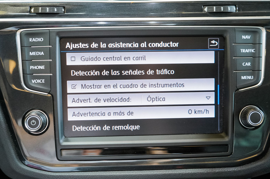 VOLKSWAGEN TIGUAN 2.0 TDI DSG R-LINE 4 MOTION 190 de segunda mano