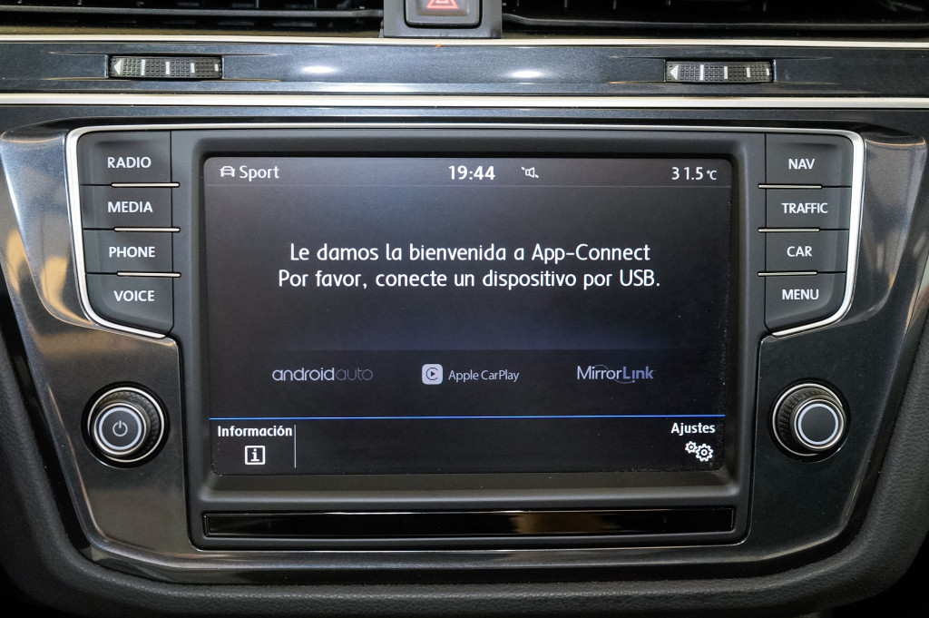 VOLKSWAGEN TIGUAN 2.0 TDI DSG R-LINE 4 MOTION 190 de segunda mano