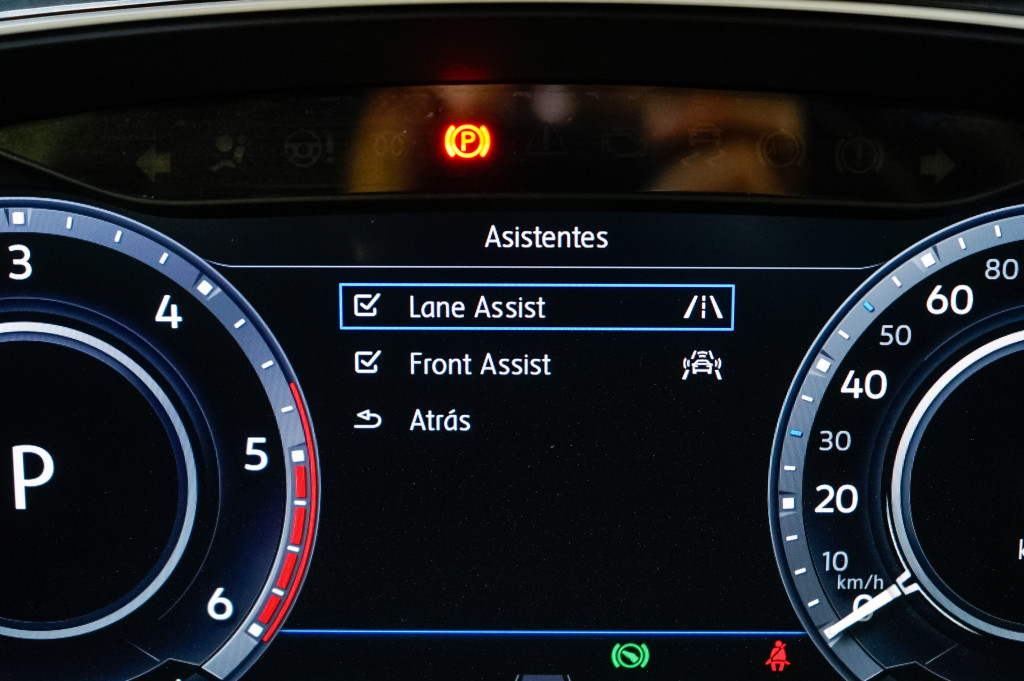 VOLKSWAGEN TIGUAN 2.0 TDI DSG R-LINE 4 MOTION 190 de segunda mano