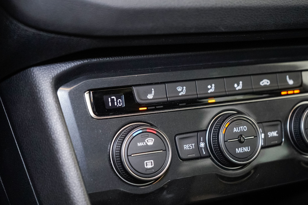 VOLKSWAGEN TIGUAN 2.0 TDI DSG R-LINE 4 MOTION 190 de segunda mano