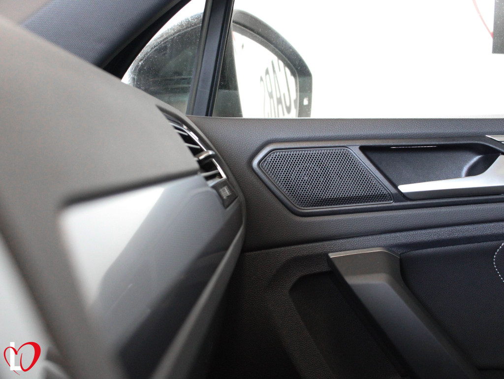 VOLKSWAGEN TIGUAN 2.0 TDI DSG R LINE TECHO 150 de segunda mano