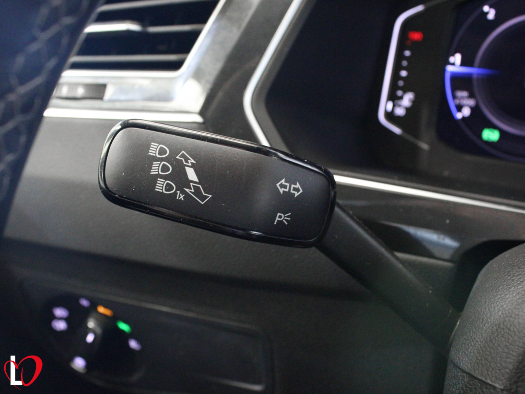VOLKSWAGEN TIGUAN 2.0 TDI DSG R LINE TECHO 150 de segunda mano