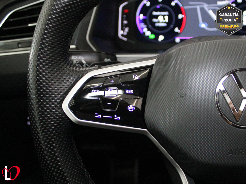 VOLKSWAGEN TIGUAN 2.0 TDI DSG R-LINE TECHO 150 de segunda mano